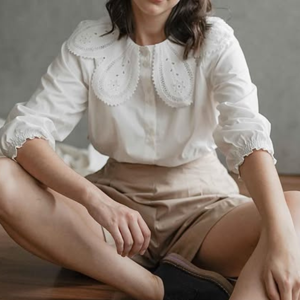 Weiße Bluse mit Spitzenkragen